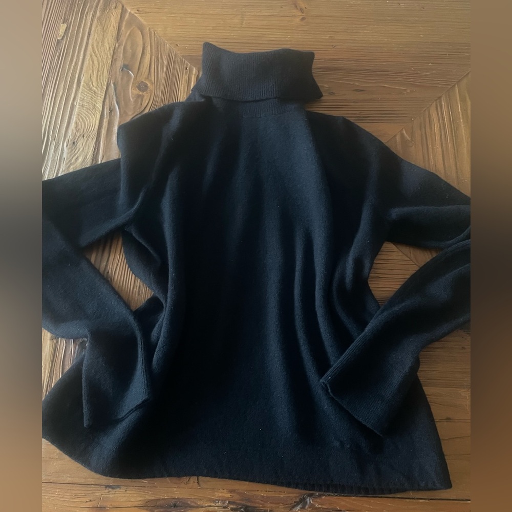 Black Long Sleeve Turtle Neck Sweater (S)